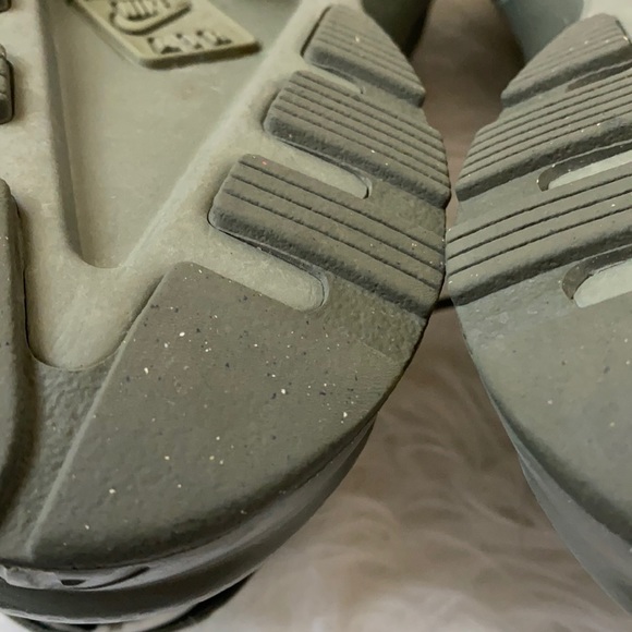 NWOB Nike Air Huarache Run Ultra Triple Olive - Picture 6 of 9